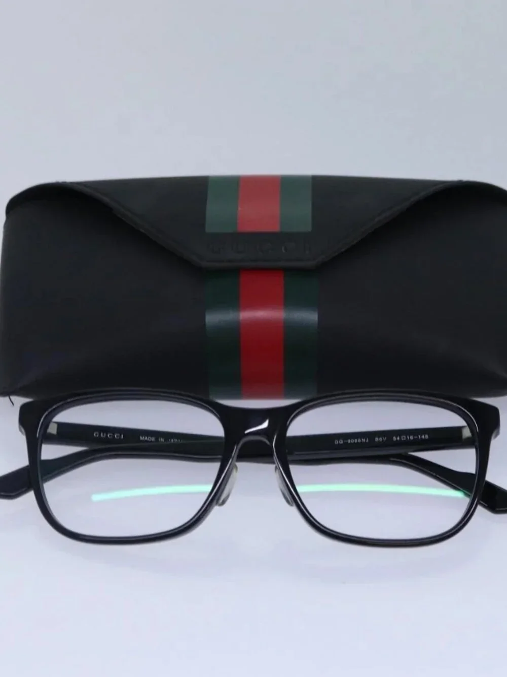 Gucci brand	gucci color	black